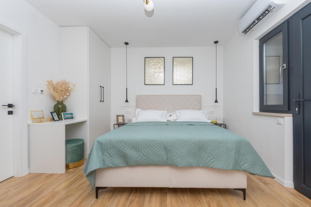 Studio Apartment Bianco, Near Beach, Free Parking, Wi-Fi Макарска Экстерьер фото